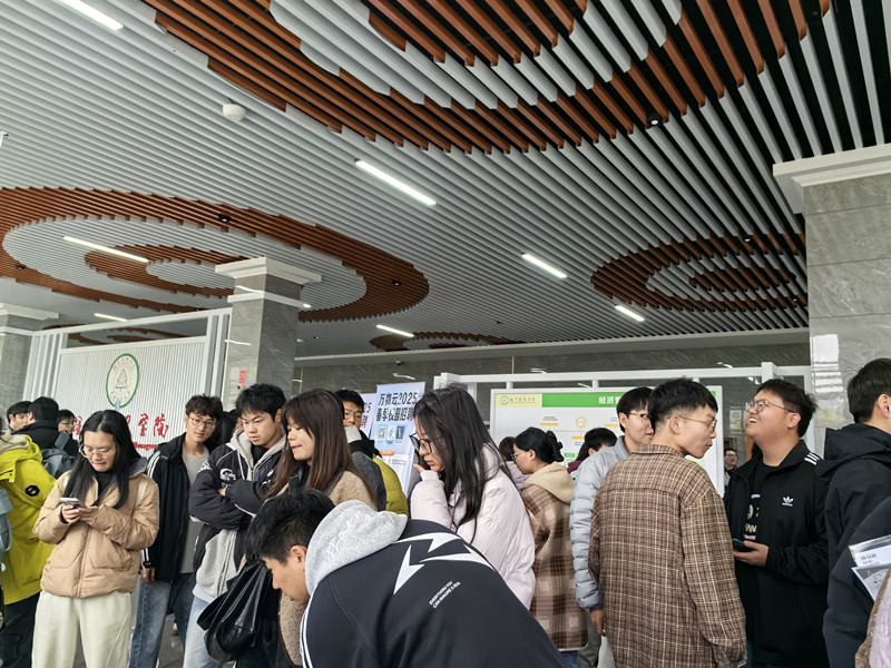 合眾參加西南林業(yè)大學(xué)招聘會和五華區(qū)2025年春風(fēng)行動暨“4+1”產(chǎn)業(yè)專場招聘會